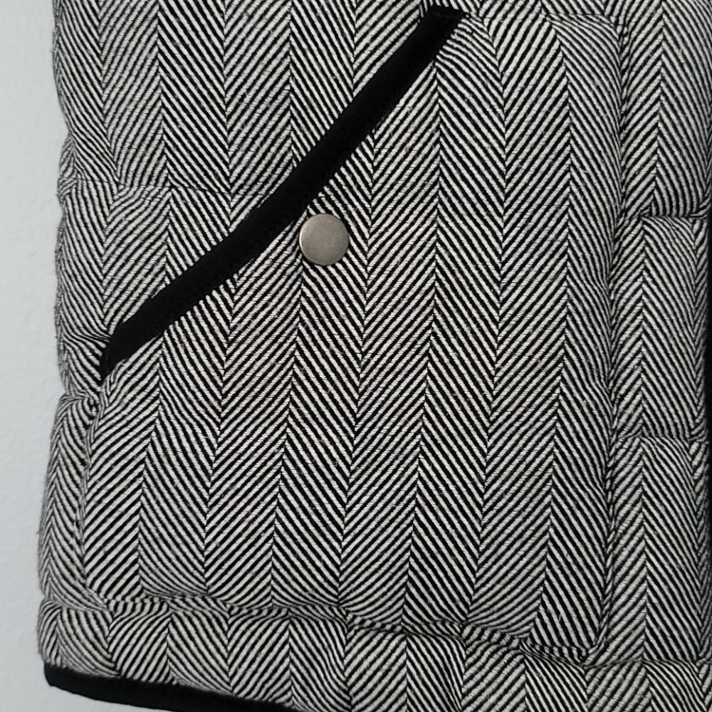 Black and Grey Puffer Vest - Picture 2 of 4